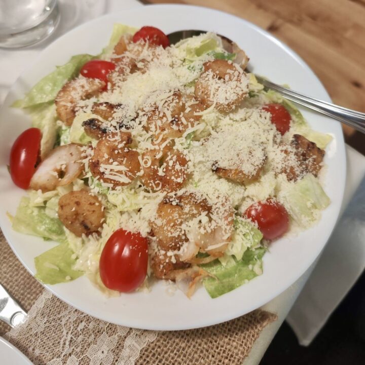 (Eesti) Caesari salat kanaga